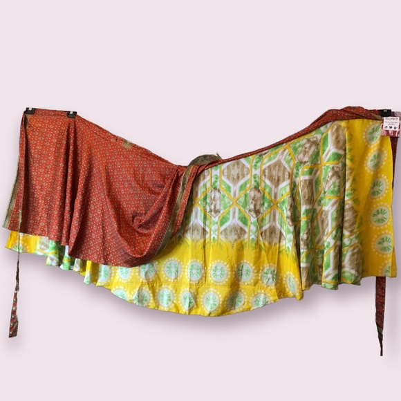 Darn Good Yarn Goddess Mini, reversible 2 layer recycled sari wrap skirt - Picture 4 of 11